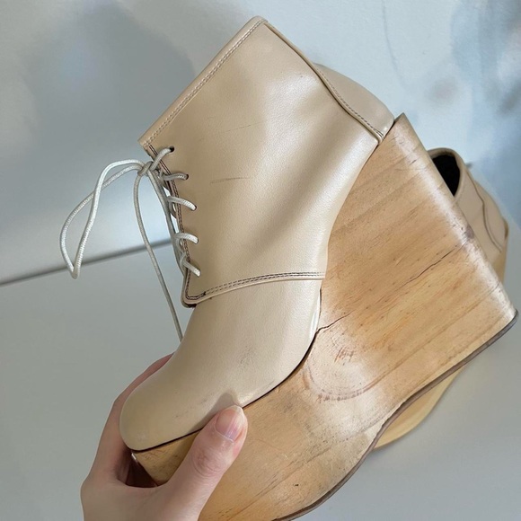 Deandri Nude Leather Platform Wedges - Picture 7 of 8